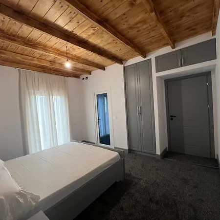 Nia's Farm Librazhet