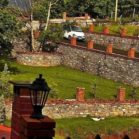 Gasthof Nia's Farm Librazhet