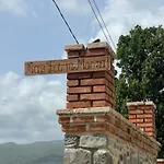 Nia's Farm Librazhet